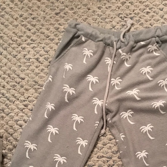 Tasi Malibu sweats - Picture 2 of 2